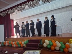 Жайыл районунун алдыңкы агартуу ишмерлери алтын саат, медаль, грамота менен сыйланды